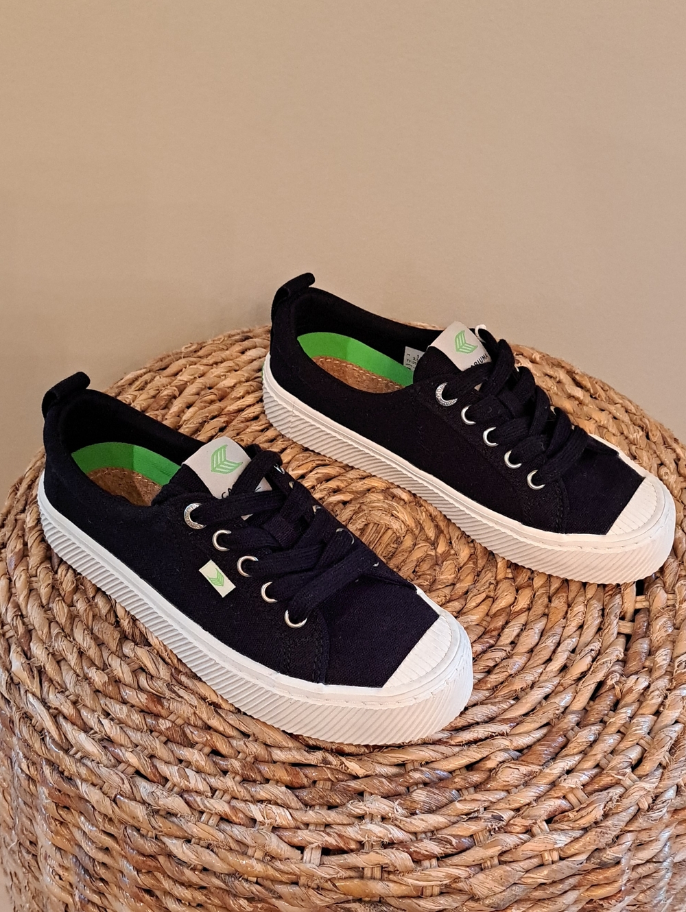 NWT CARIUMA Womens OCA Low Black Canvas Casual/Preppy/Travel Sneakers 5